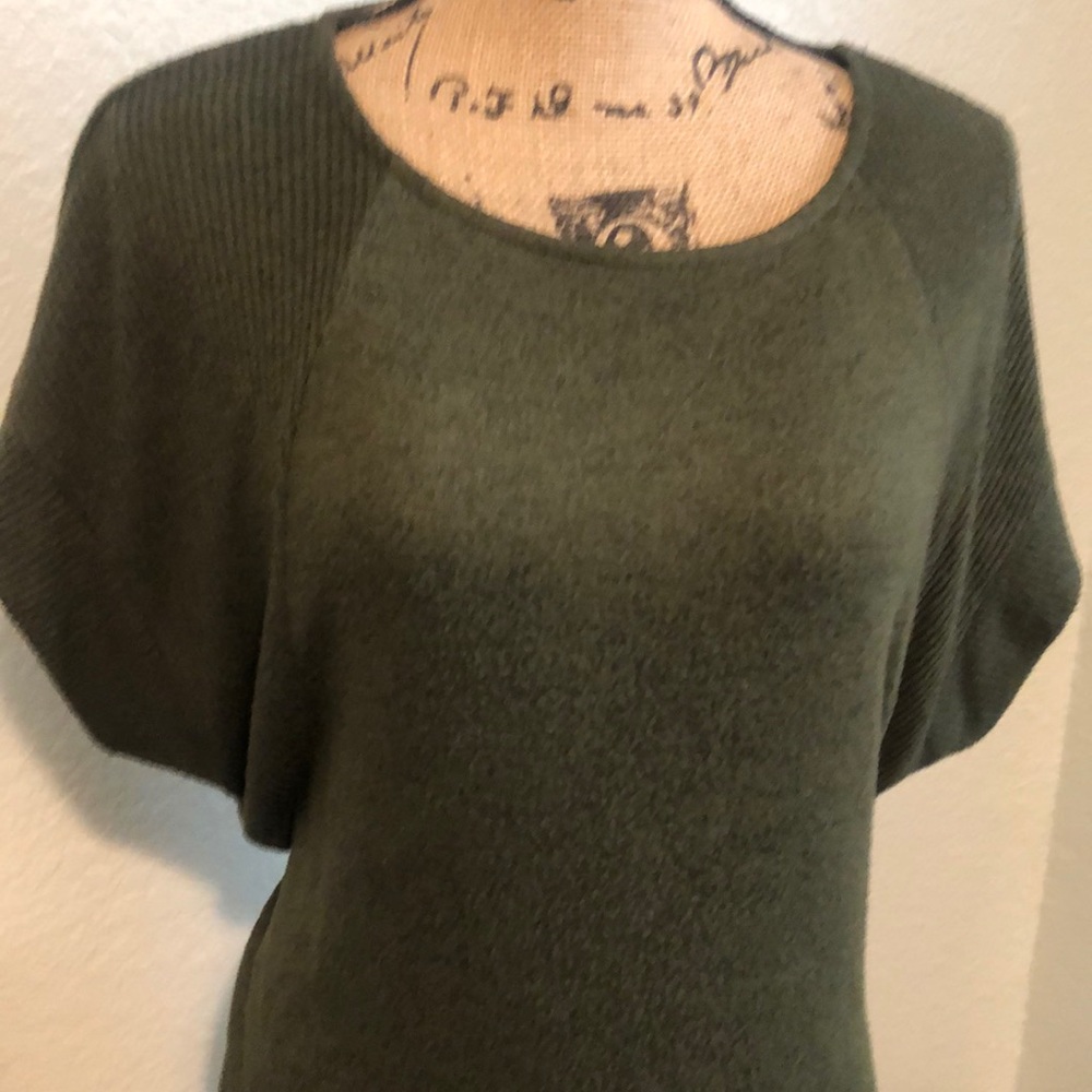 Bobeau Green Top - Picture 2 of 4